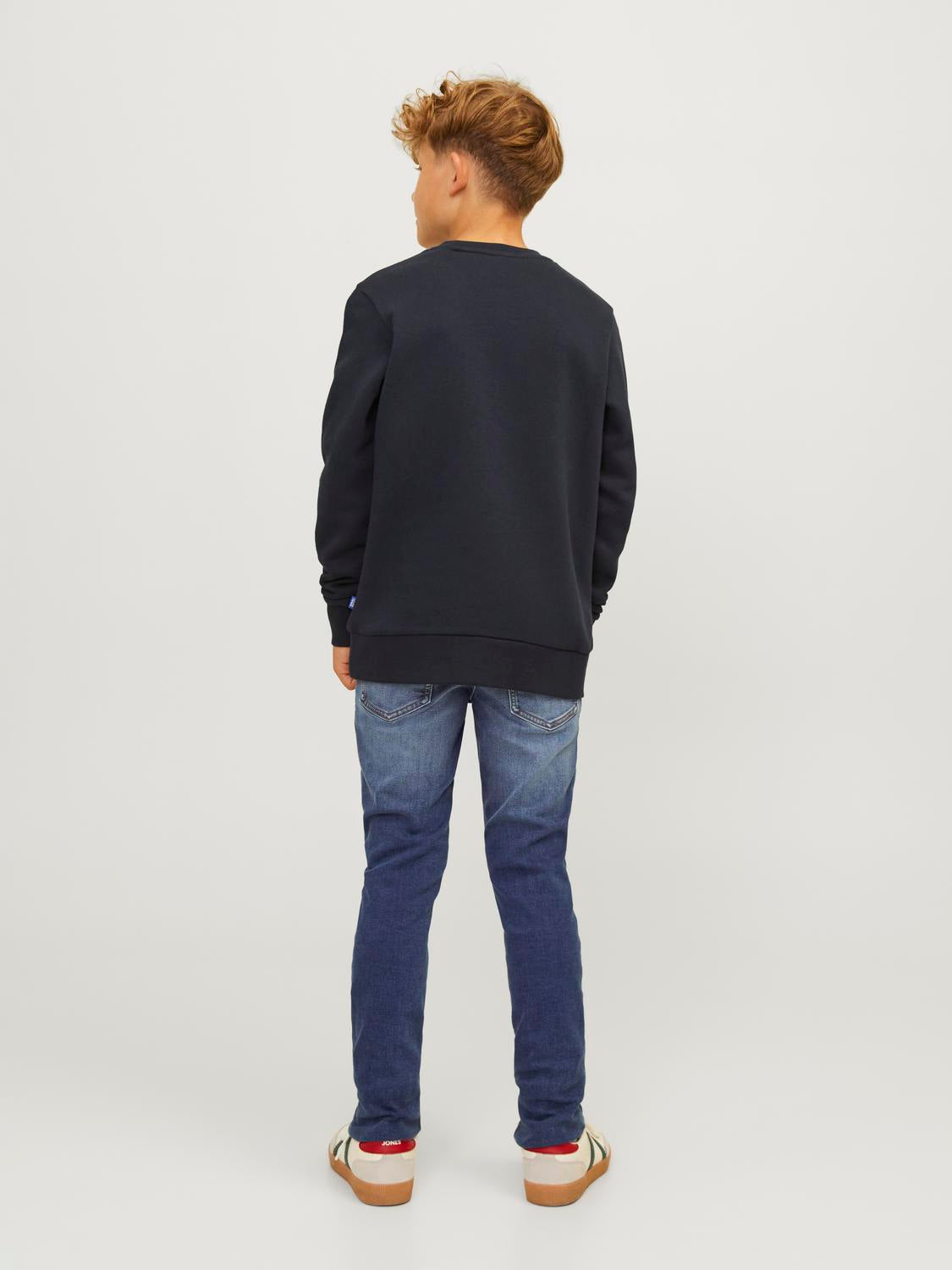 model_shot-back